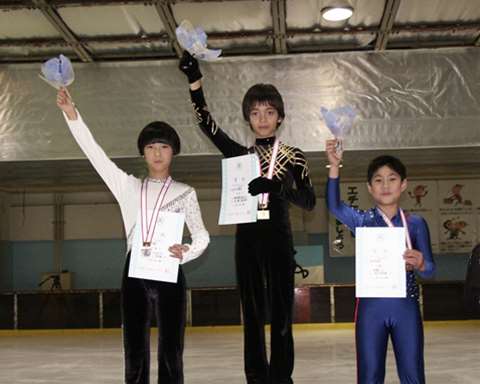 第9回全日本フィギュアスケートノービス選手権大会の表彰式での羽生選手