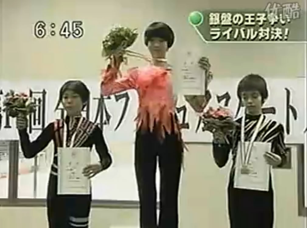 第11回全日本フィギュアスケートノービス選手権大会の表彰式で、羽生結弦が優勝。