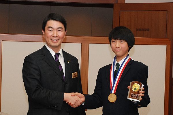 第28回全国中学校スケート大会の宮城県知事への報告の写真１