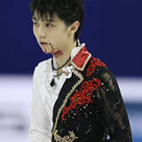 羽生結弦くんの14-15年シーズンのフリープログラム中国杯での衣装写真（黒白＆赤線）