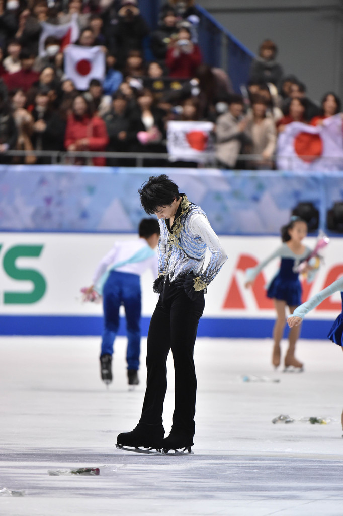 がっくりと肩を落とすフリーの演技を終えた羽生選手