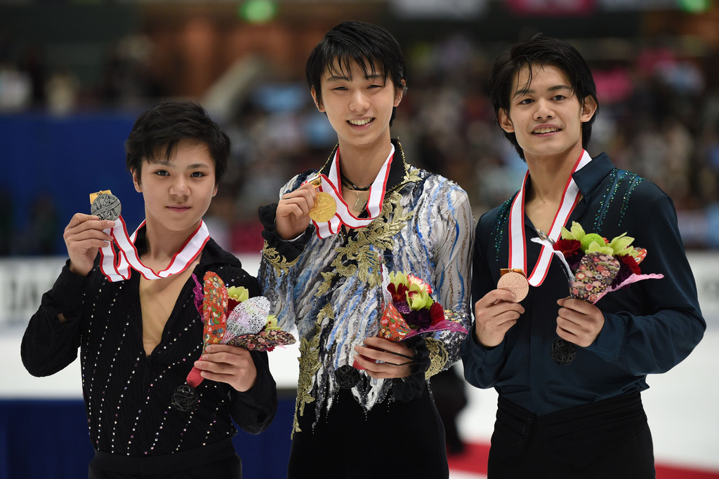 第83回全日本フィギュアスケート選手権の表彰式の写真